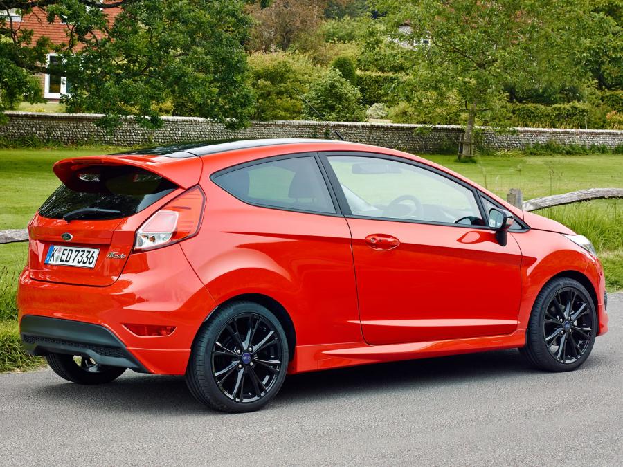  Ford Fiesta Zetec S Red 2014 года  (UK) (фото 13 из 26)